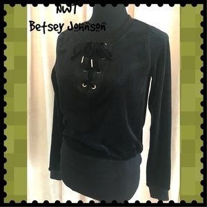 “Besties With Betsey” NWT TOP💕💕💕